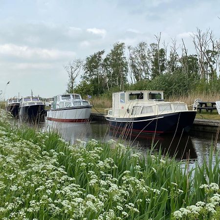 Jutrijp Boat Ella - Kamperen Op Het Water -Niet Om Mee Te Varen -Read Host Profile-Lees Hostprofiel المظهر الخارجي الصورة
