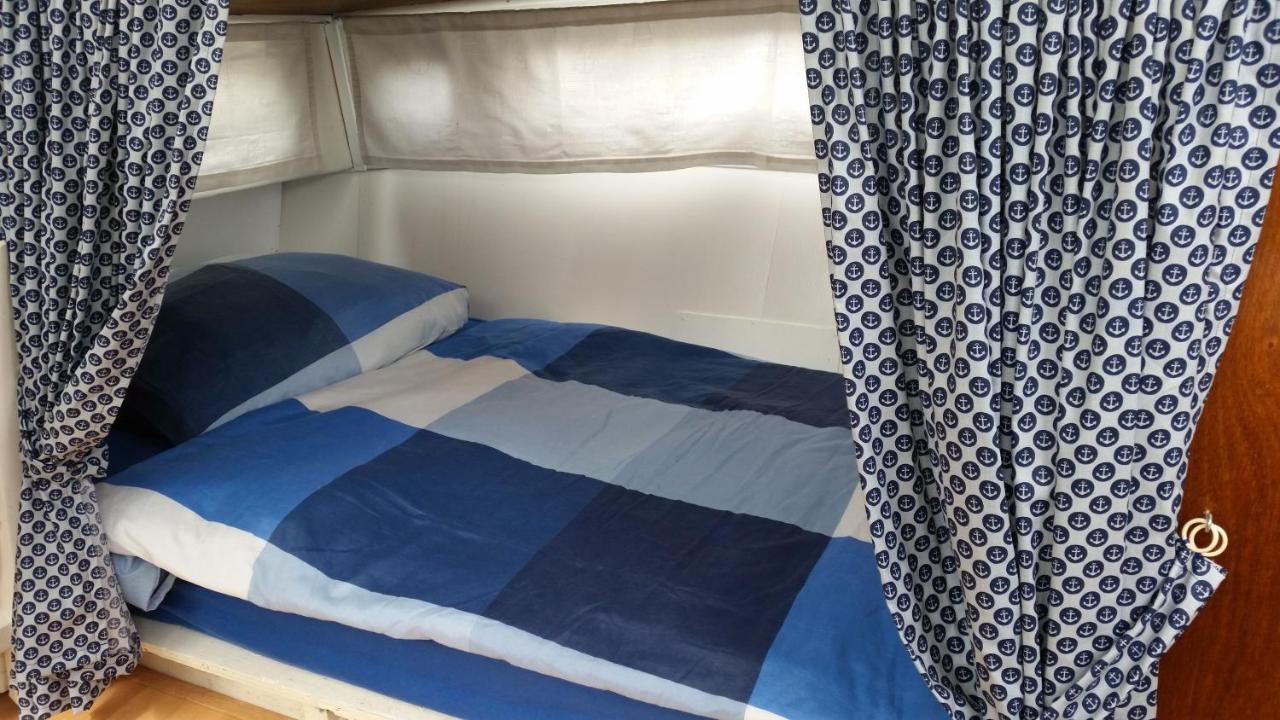 Jutrijp Boat Ella - Kamperen Op Het Water -Niet Om Mee Te Varen -Read Host Profile-Lees Hostprofiel المظهر الخارجي الصورة