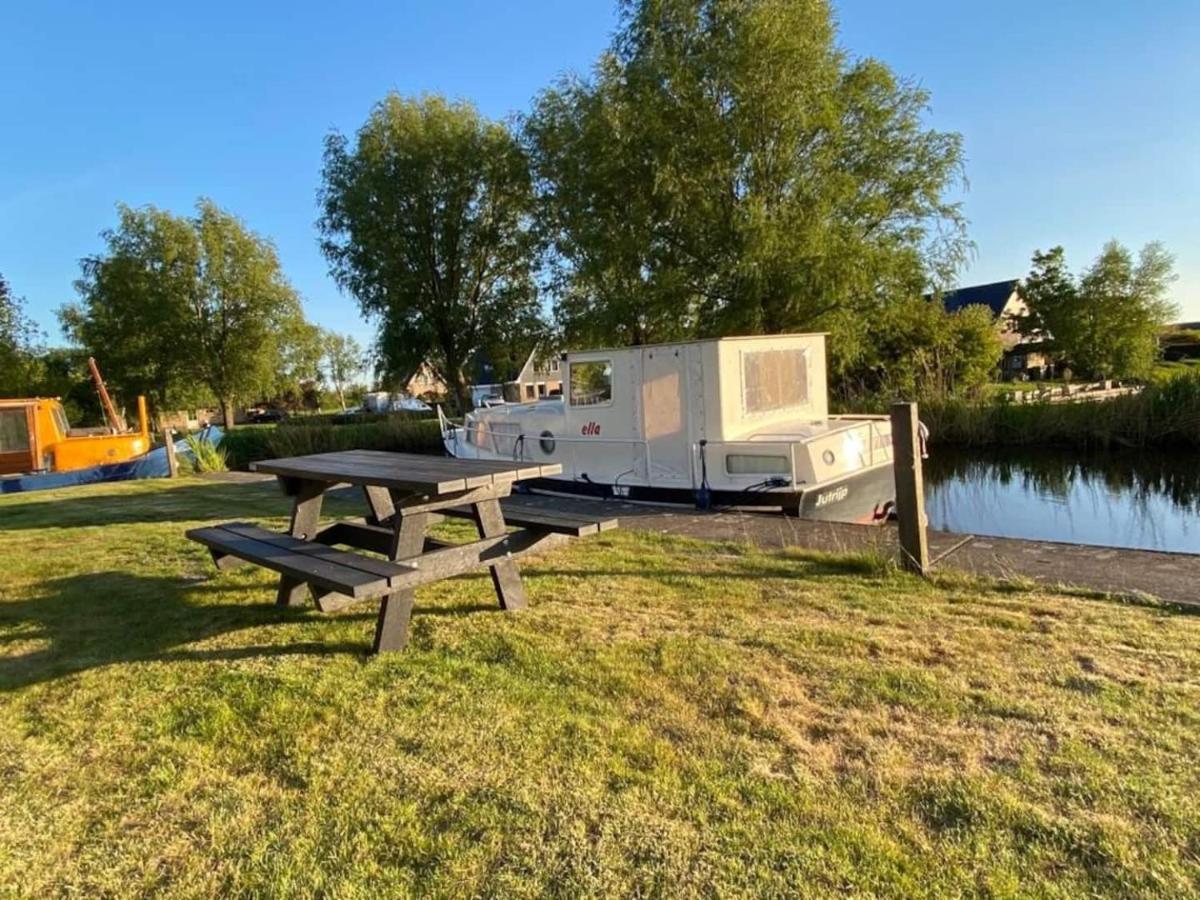 Jutrijp Boat Ella - Kamperen Op Het Water -Niet Om Mee Te Varen -Read Host Profile-Lees Hostprofiel المظهر الخارجي الصورة