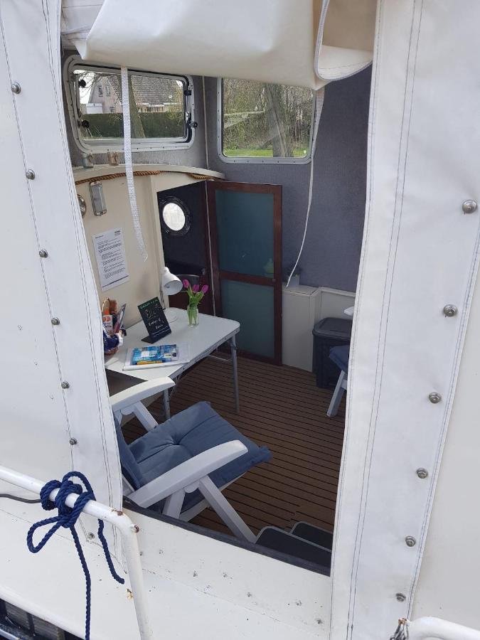 Jutrijp Boat Ella - Kamperen Op Het Water -Niet Om Mee Te Varen -Read Host Profile-Lees Hostprofiel المظهر الخارجي الصورة