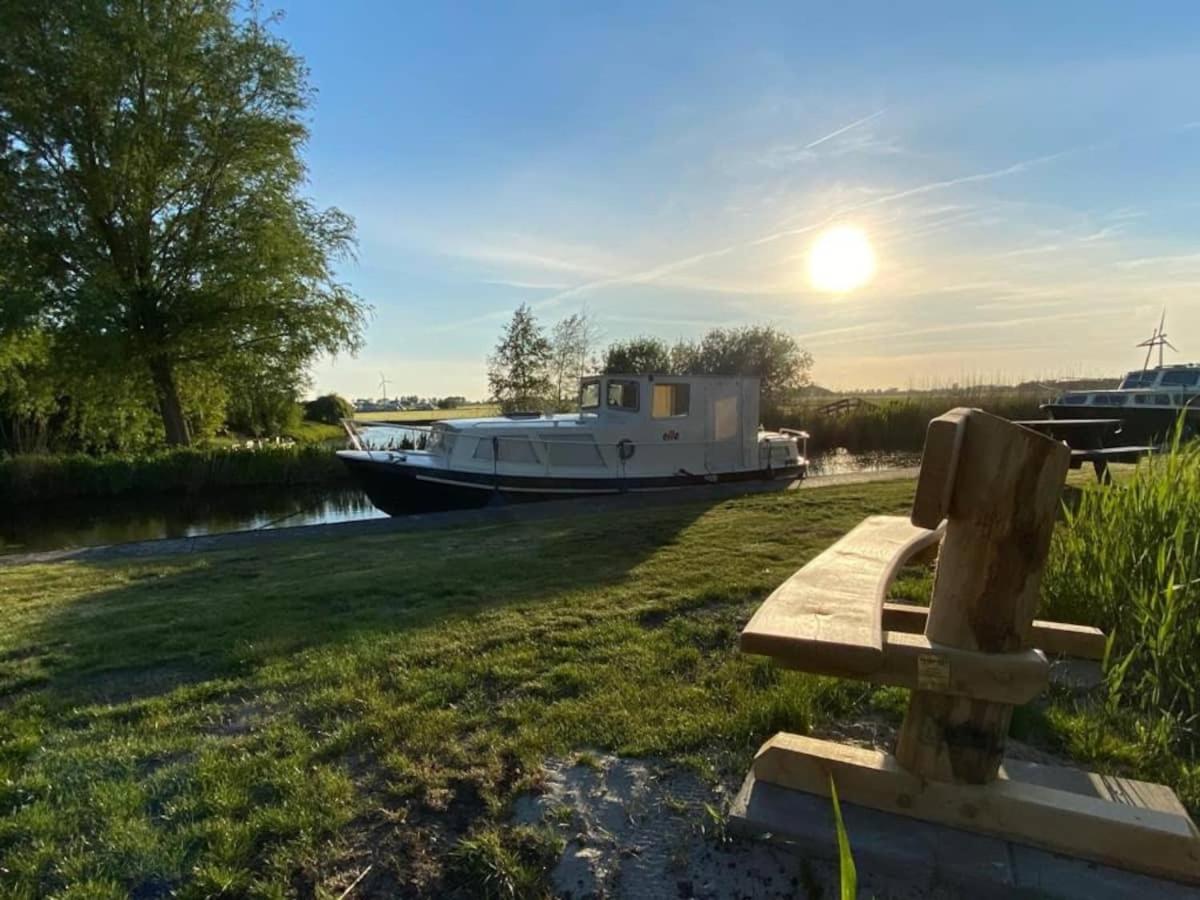 Jutrijp Boat Ella - Kamperen Op Het Water -Niet Om Mee Te Varen -Read Host Profile-Lees Hostprofiel المظهر الخارجي الصورة