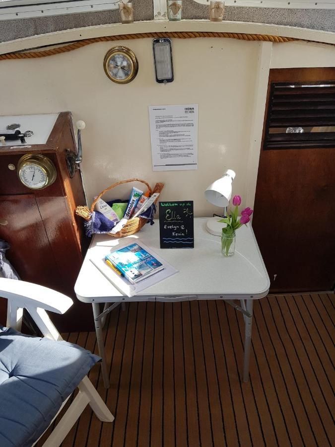 Jutrijp Boat Ella - Kamperen Op Het Water -Niet Om Mee Te Varen -Read Host Profile-Lees Hostprofiel المظهر الخارجي الصورة