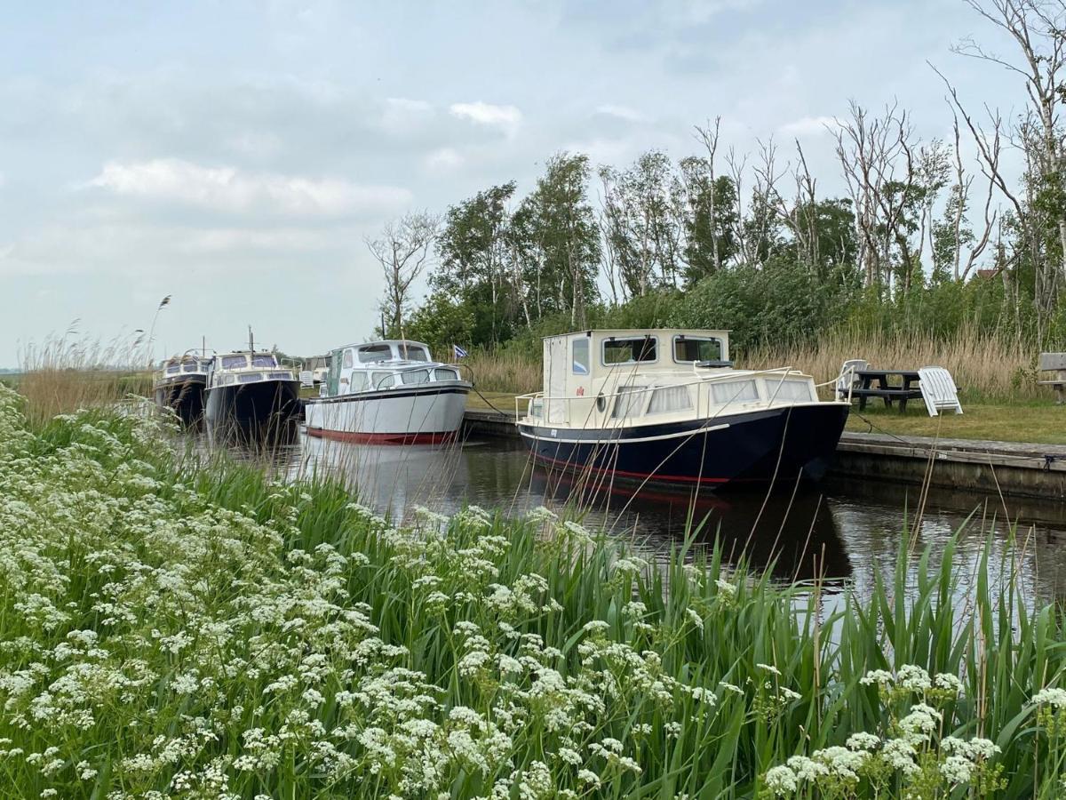 Jutrijp Boat Ella - Kamperen Op Het Water -Niet Om Mee Te Varen -Read Host Profile-Lees Hostprofiel المظهر الخارجي الصورة